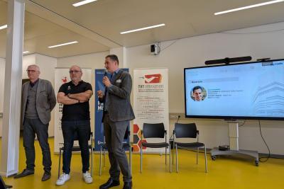 Agrandir l'image 3 sur 22, fenêtre modale