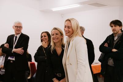 Agrandir l'image 33 sur 66, fenêtre modale