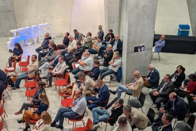 Agrandir l'image 2 sur 16, fenêtre modale